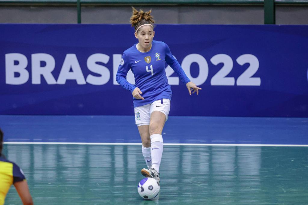 Flávia tem 20 anos e trabalhou com Márcio Coelho na Seleção Brasileira Sub-20