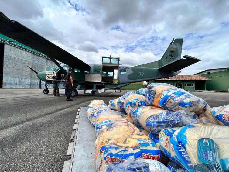 Aeronaves da FAB levaram mais de 2,5 toneladas de alimentos para a Terra Indígena Yanomami