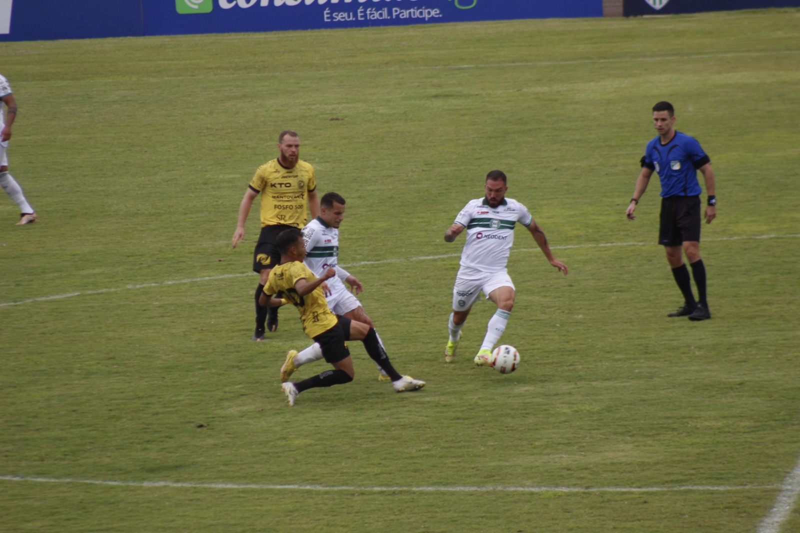 O Cascavel empatou com o Coritiba e terá que vencer o Foz na última rodada