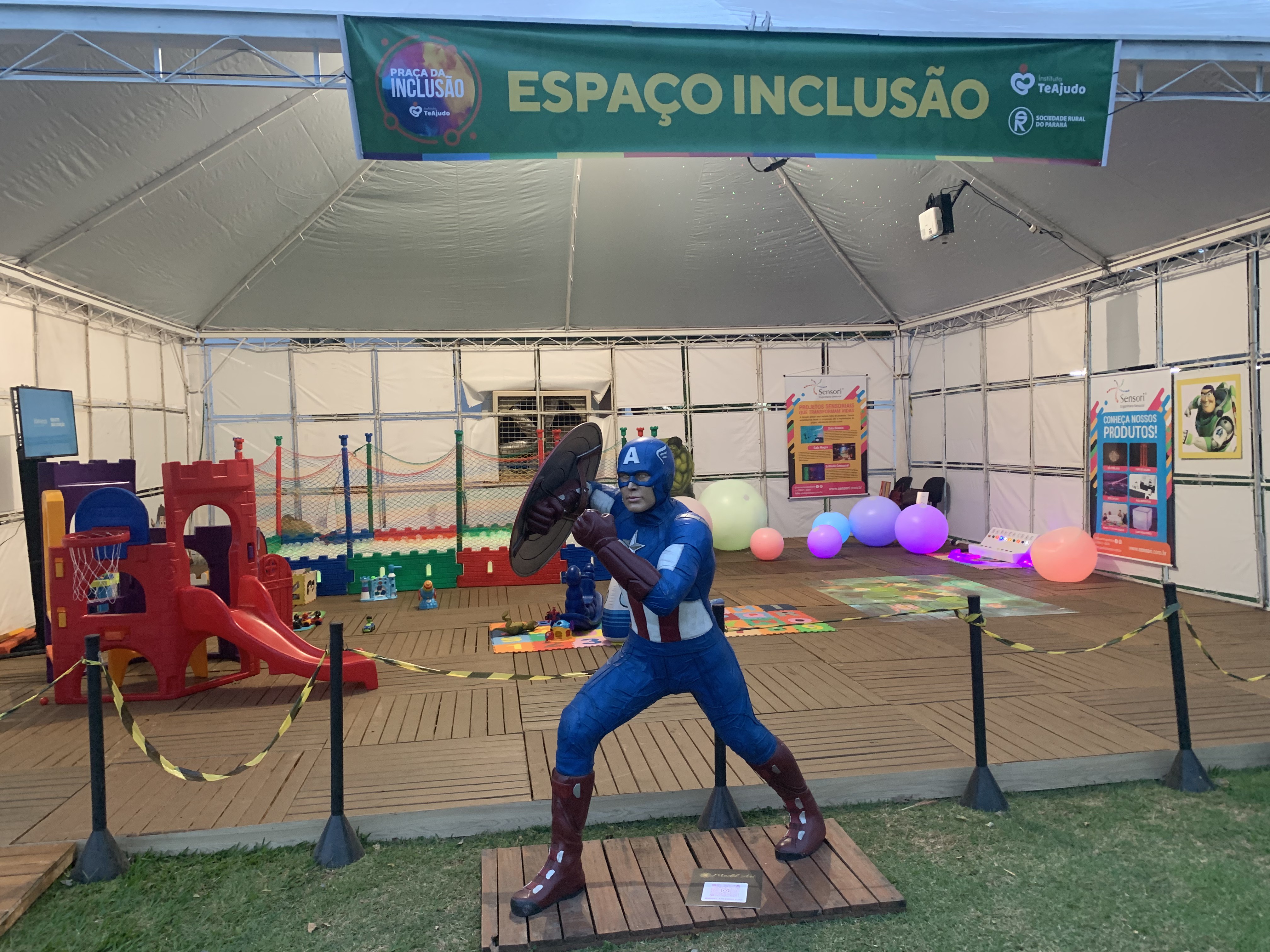 Espaço inclusão para a diversão infantil organizada pelo Instituto Te Ajudo.