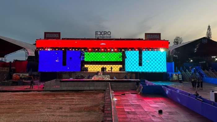 Palco projetado para a Expo 2023, mais baixo, maior e com mais painéis de LED.