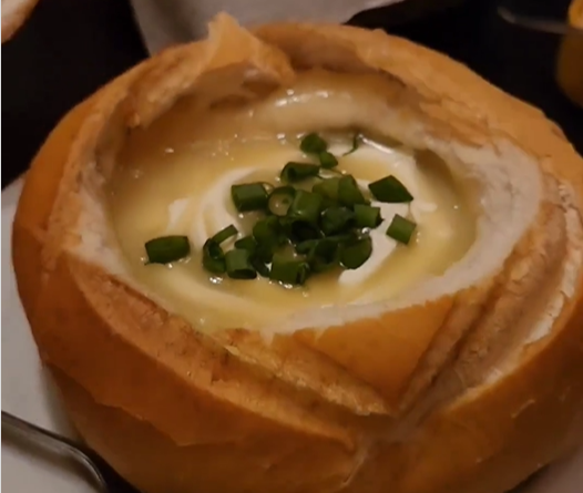 Creme suiço no pão.