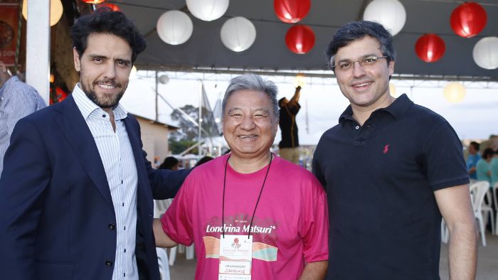 tenor Thiago Arancam, Luis Shiroma da organização do Londrina Matsuri e Antônio Amaral Jr