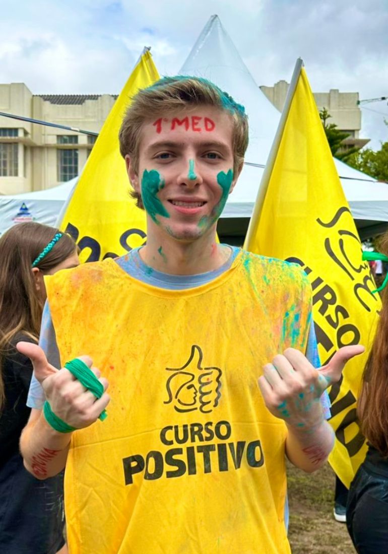 André Luiz Barbian Júnior, aluno do Curso Positivo, obteve o primeiro lugar em Medicina na UFPR, o vestibular considerado mais difícil e concorrido do Paraná. Das 10 maiores notas na MEDICINA, 6 foram alunos Positivo.