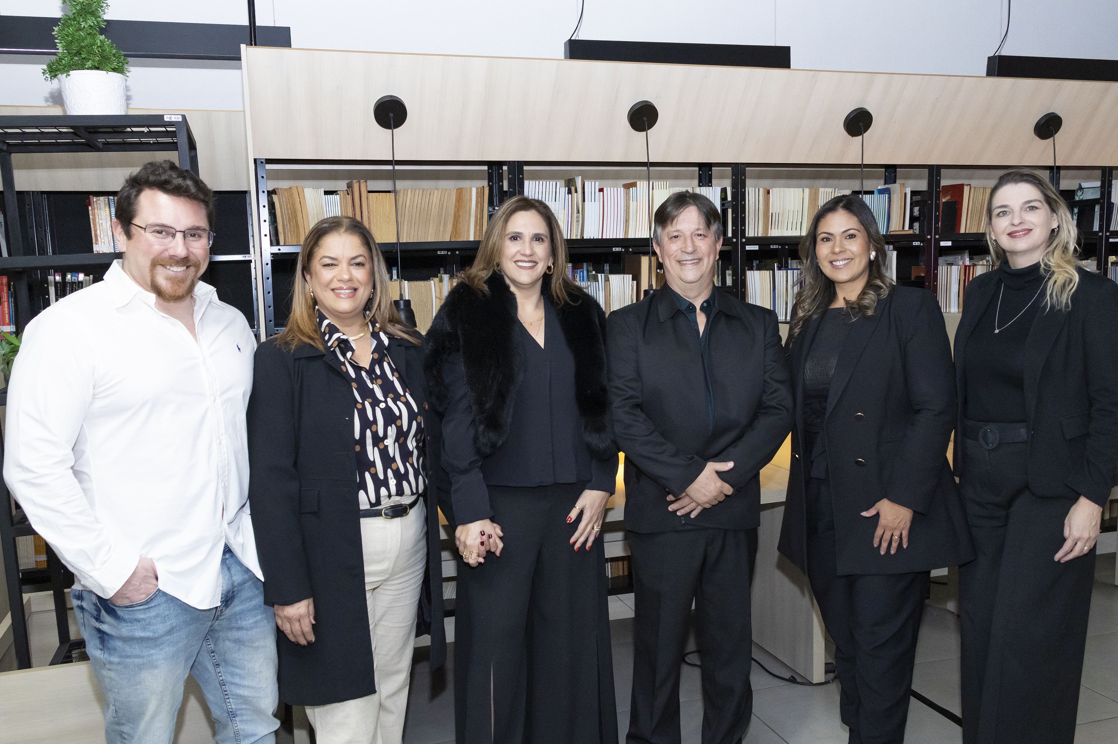 Iniciativa marcou a inauguração das novas salas do ensino médio e celebrou a valorização de educadores que fizeram parte da sua história