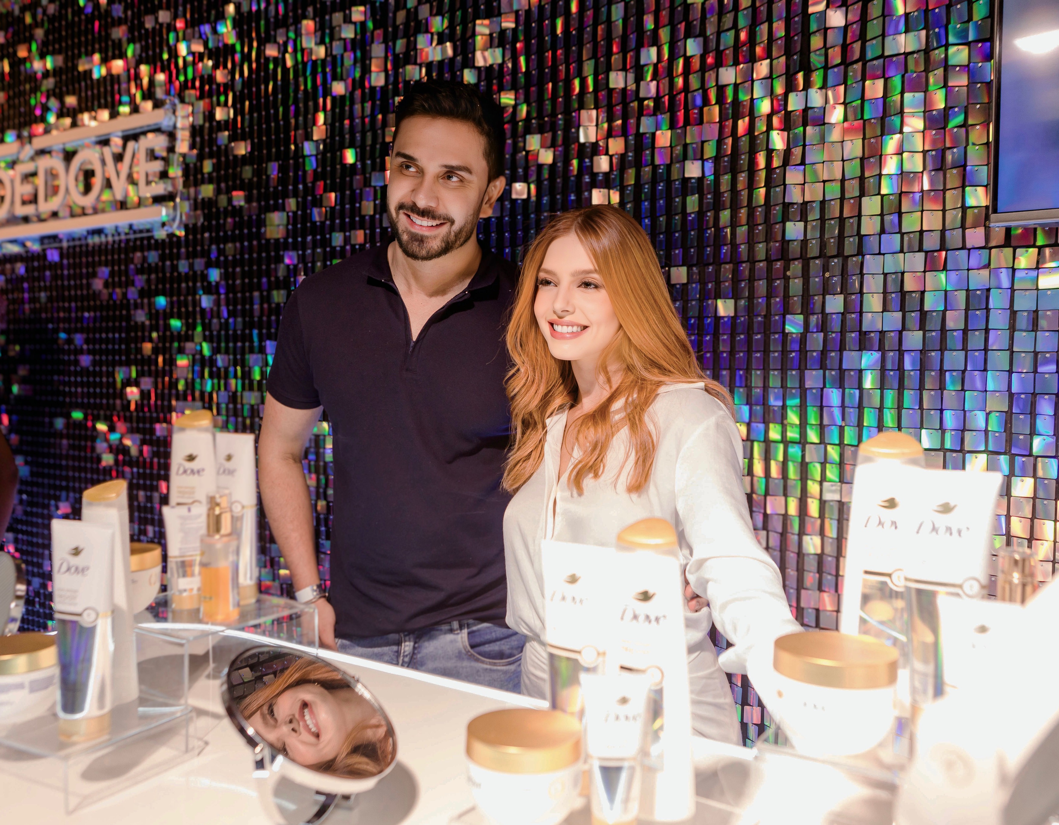 Em evento a convite da Dove, com a atriz Giovanna Lancelotti, no Rio de Janeiro