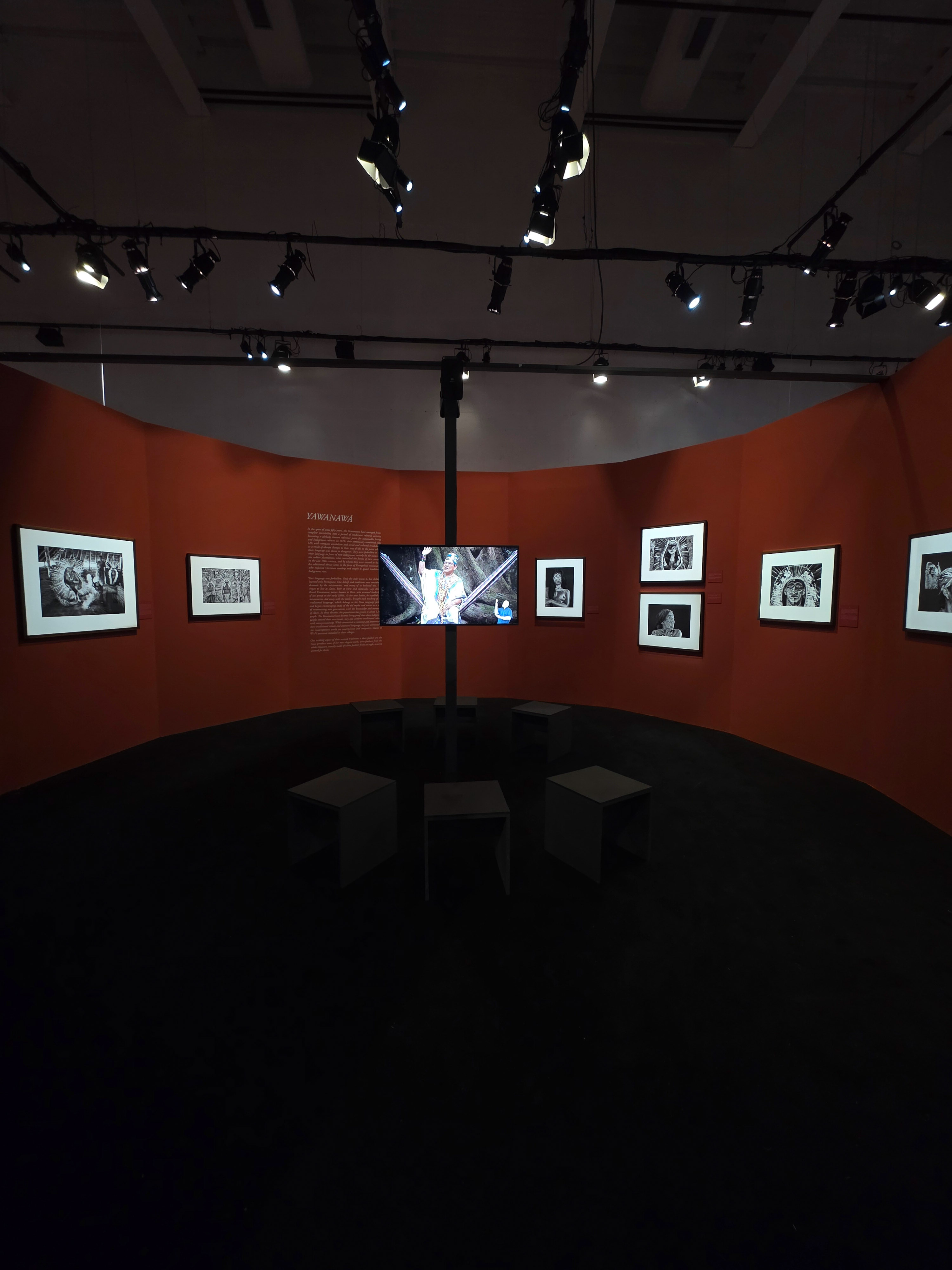 Exposição Amazônia de Sebastião Salgado no Cais das Artes