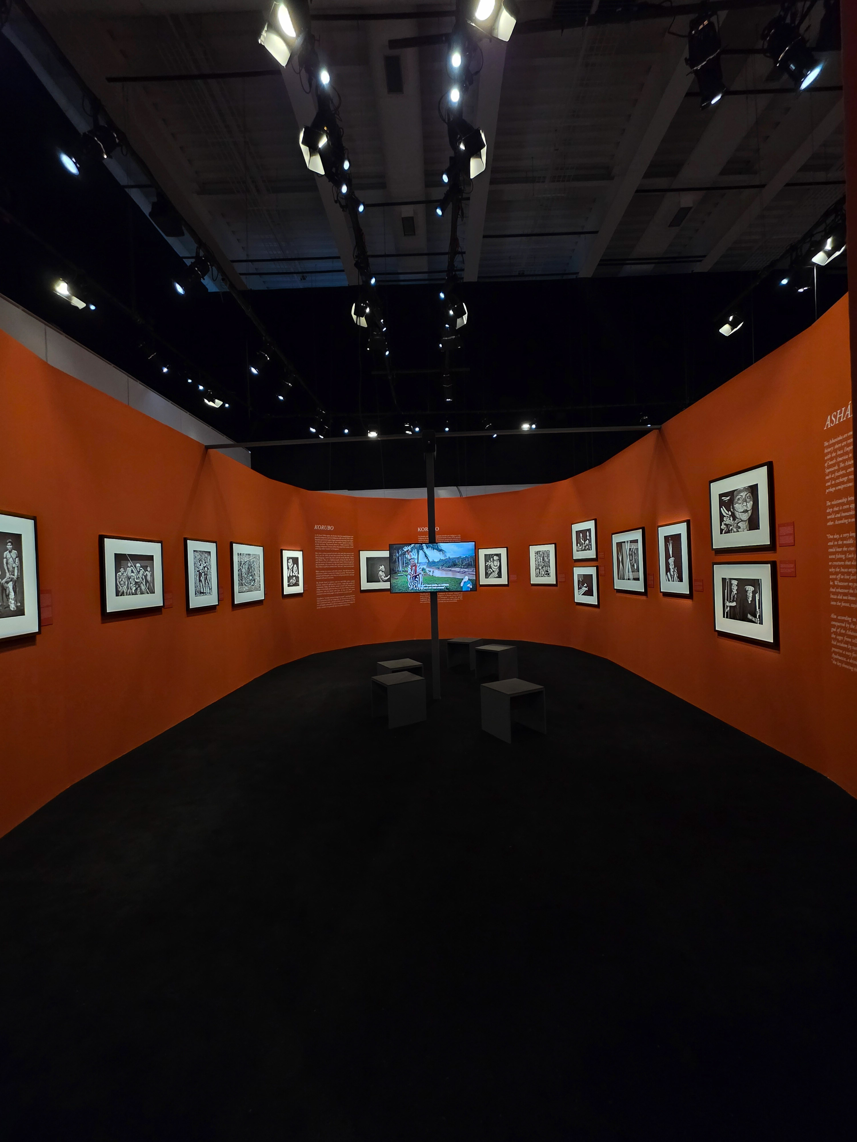 Exposição Amazônia de Sebastião Salgado no Cais das Artes