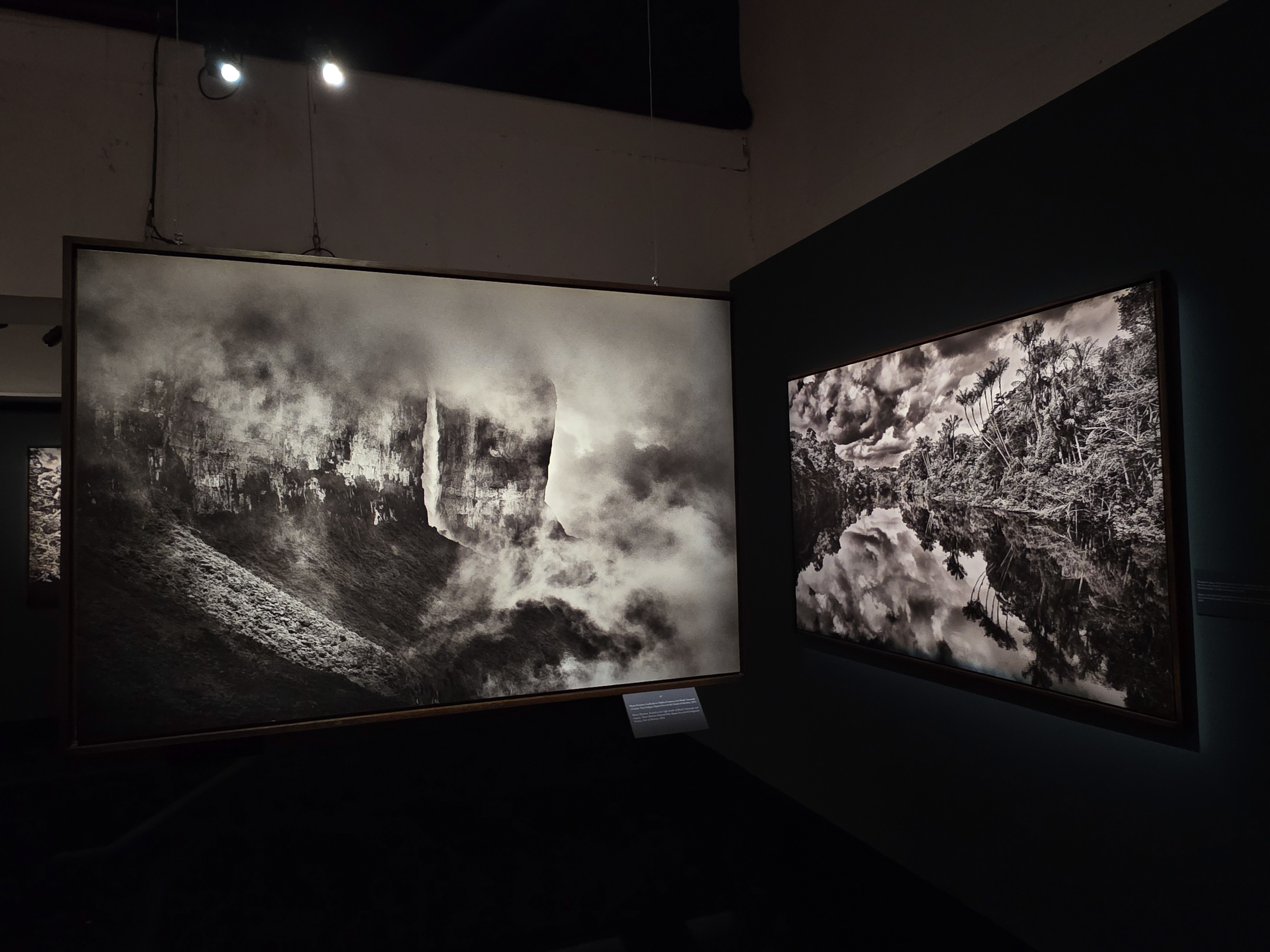 Exposição Amazônia de Sebastião Salgado no Cais das Artes