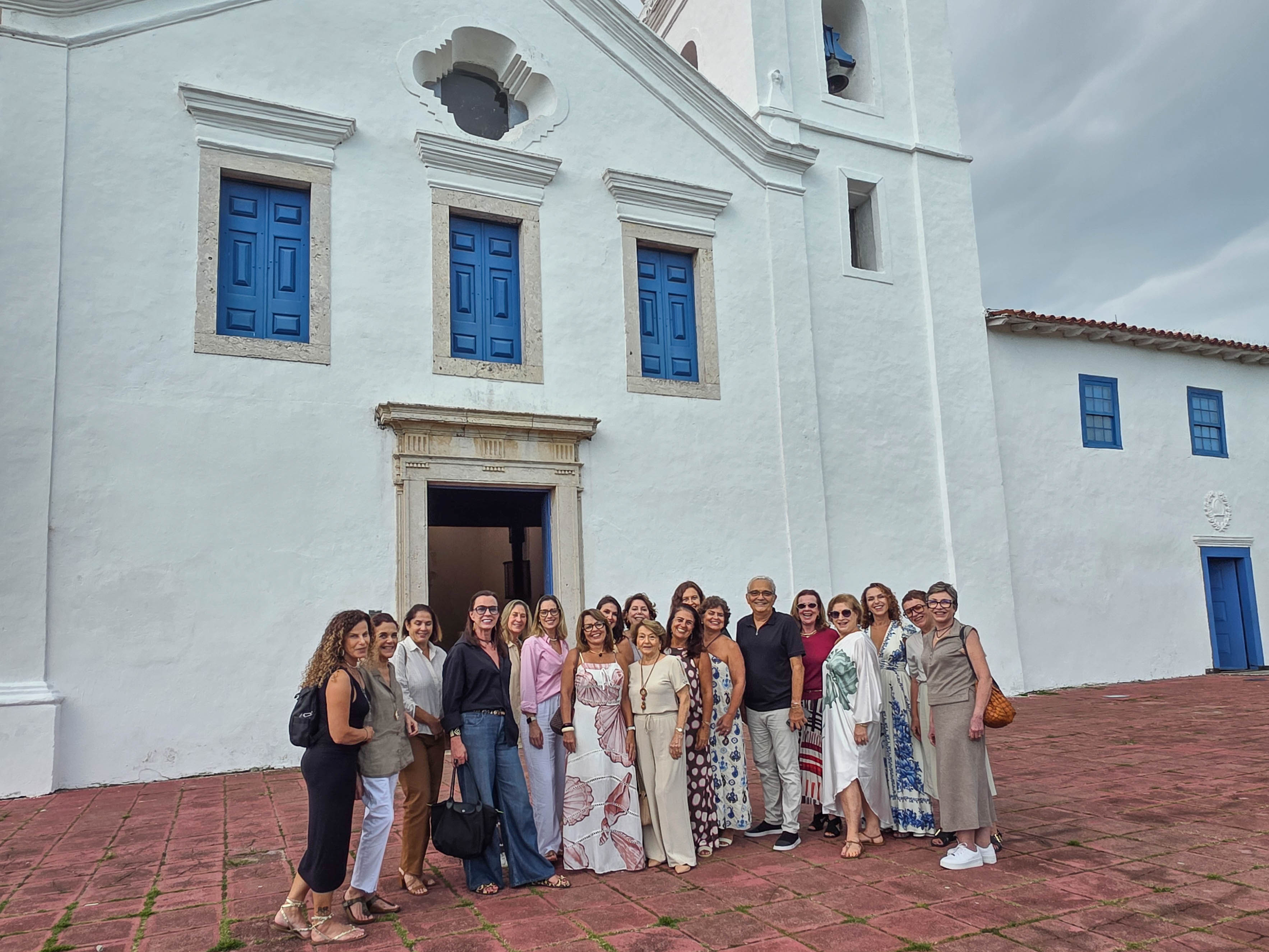 Augusto Pacheco recebe amigas na Igreja dos Reis Magos