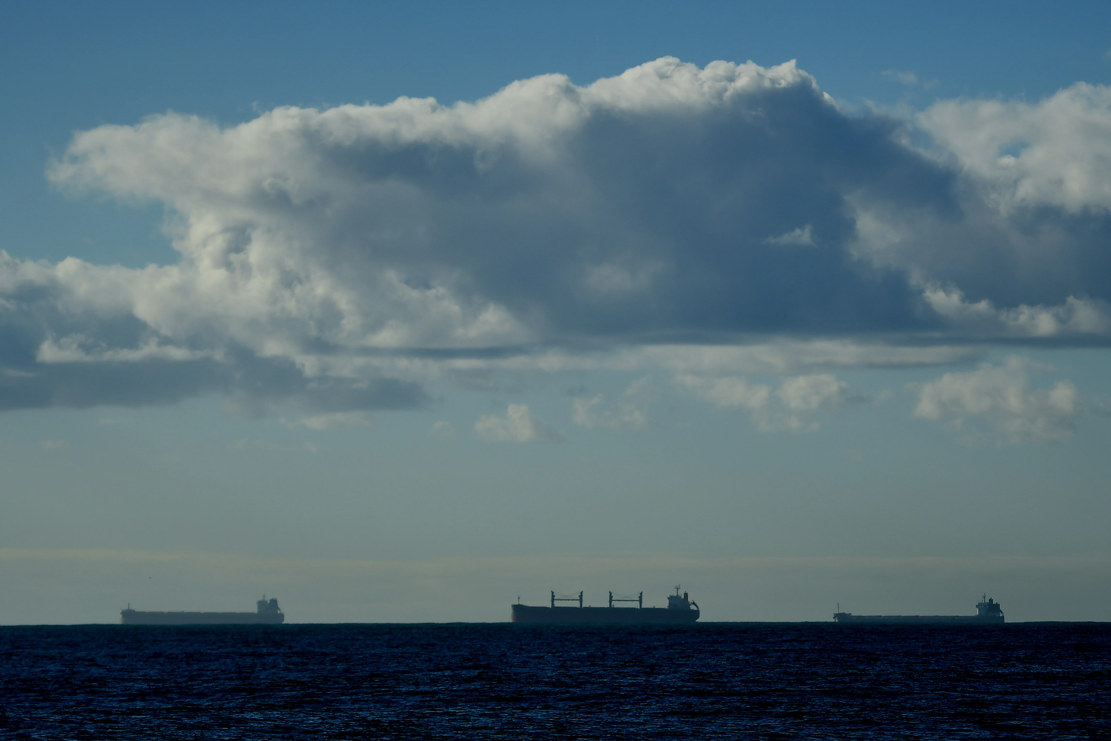 Navios em alto-mar