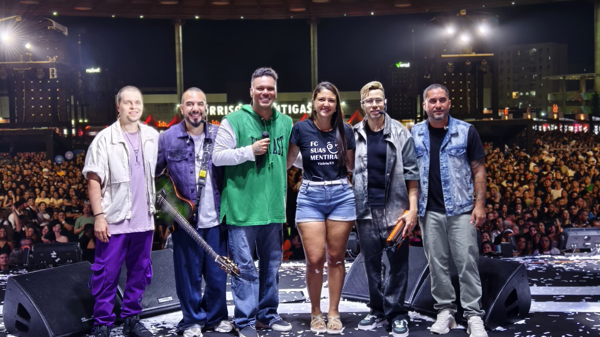 Karol e o grupo Sorriso Maroto