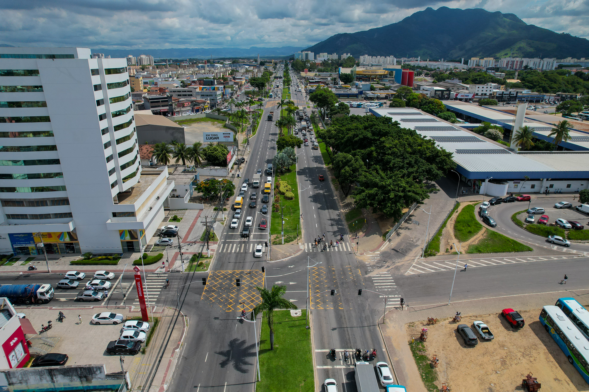 Avenida Eldes Scherrer Souza