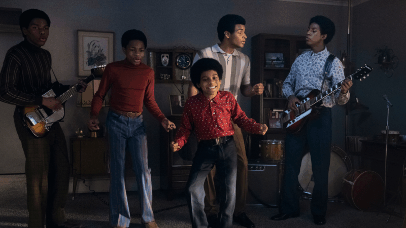 Michael iniciou a carreira logo cedo ao formar um grupo com seus irmãos, o "Jackson 5".