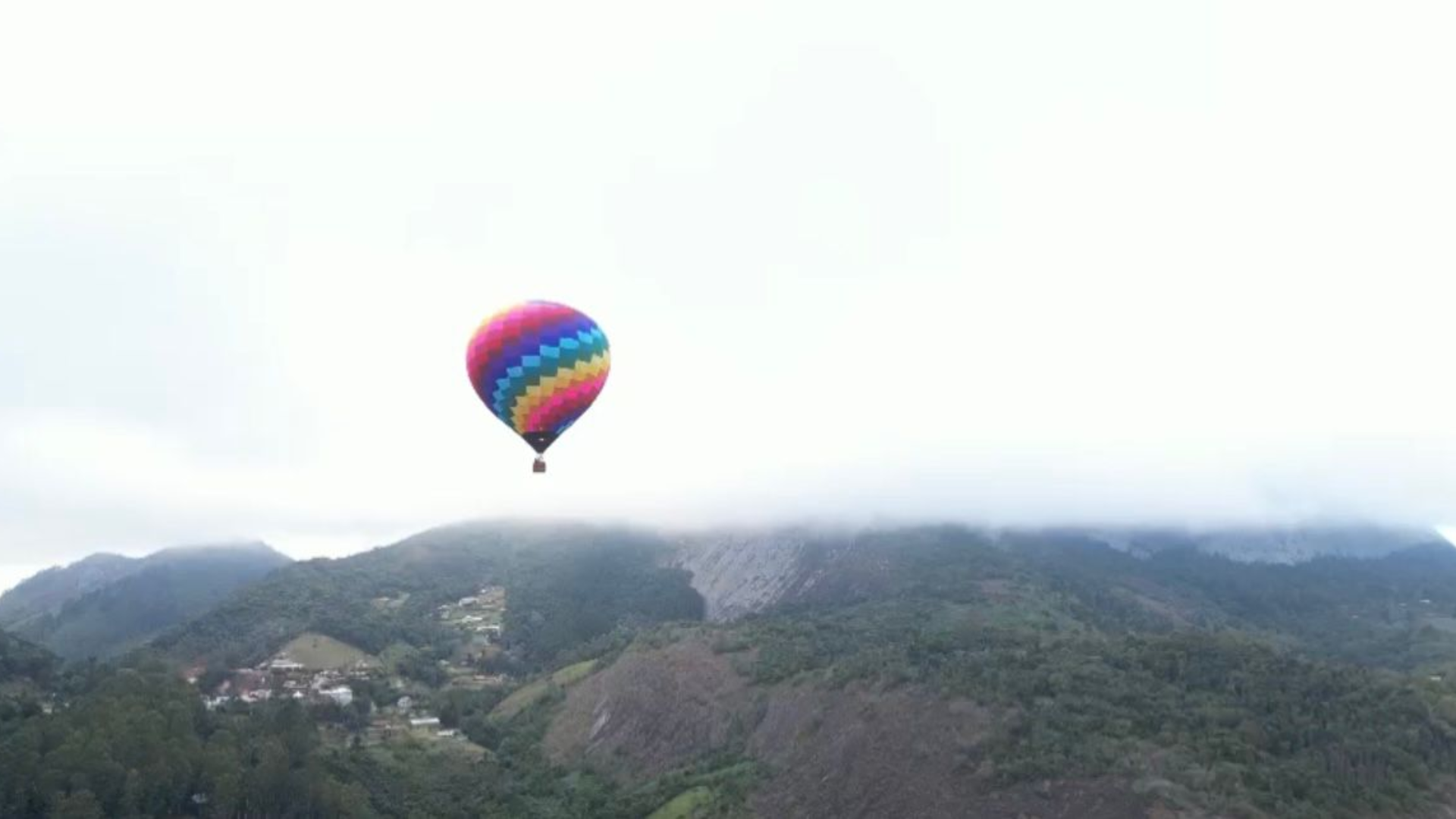 Passeio de balão em Pedra Azul