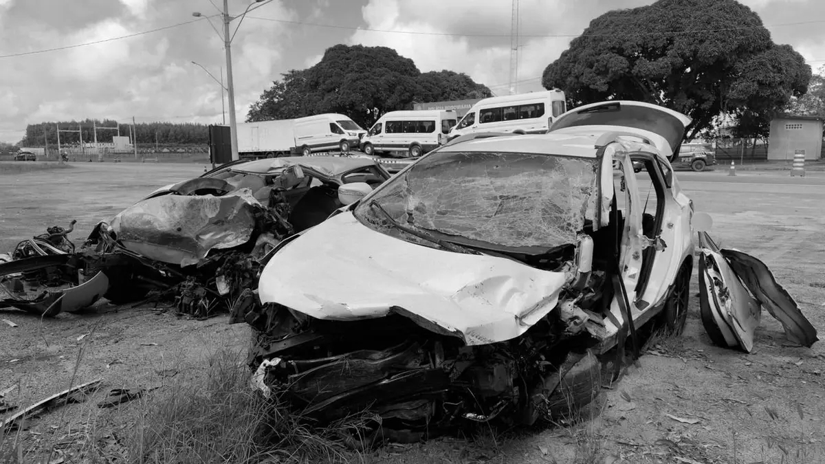 Três pessoas morreram no dia 5 de abril em acidente envolvendo dois carros na BR 101, em Conceição da Barra