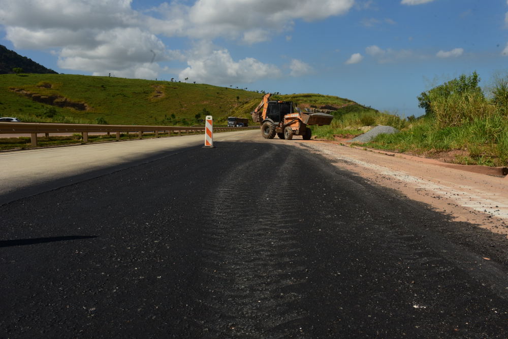 Contorno do Mestre Álvaro passa por obras de reparo nas lajes de concreto