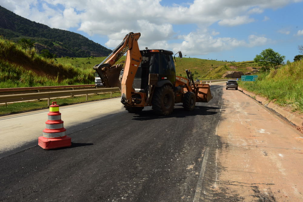 Contorno do Mestre Álvaro passa por obras de reparo nas lajes de concreto