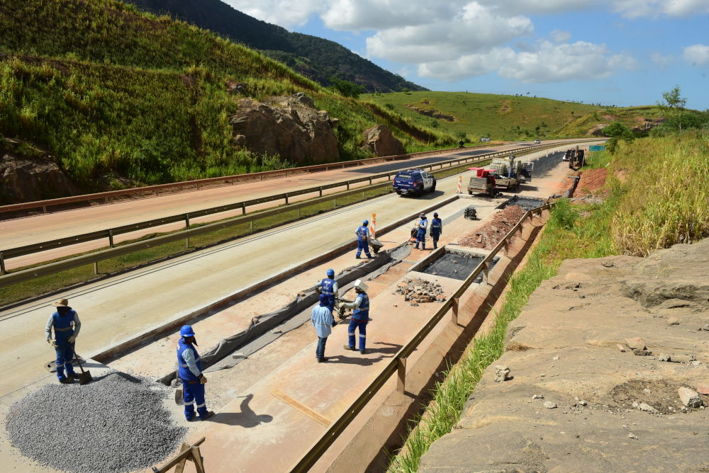 Contorno do Mestre Álvaro passa por obras de reparo nas lajes de concreto