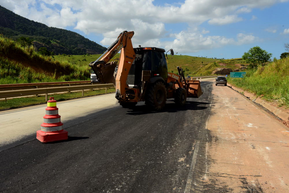 Contorno do Mestre Álvaro passa por obras de reparo nas lajes de concreto