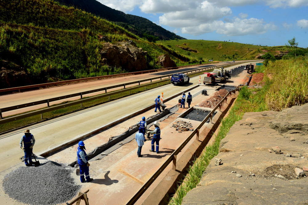 Contorno do Mestre Álvaro passa por obras de reparo nas lajes de concreto