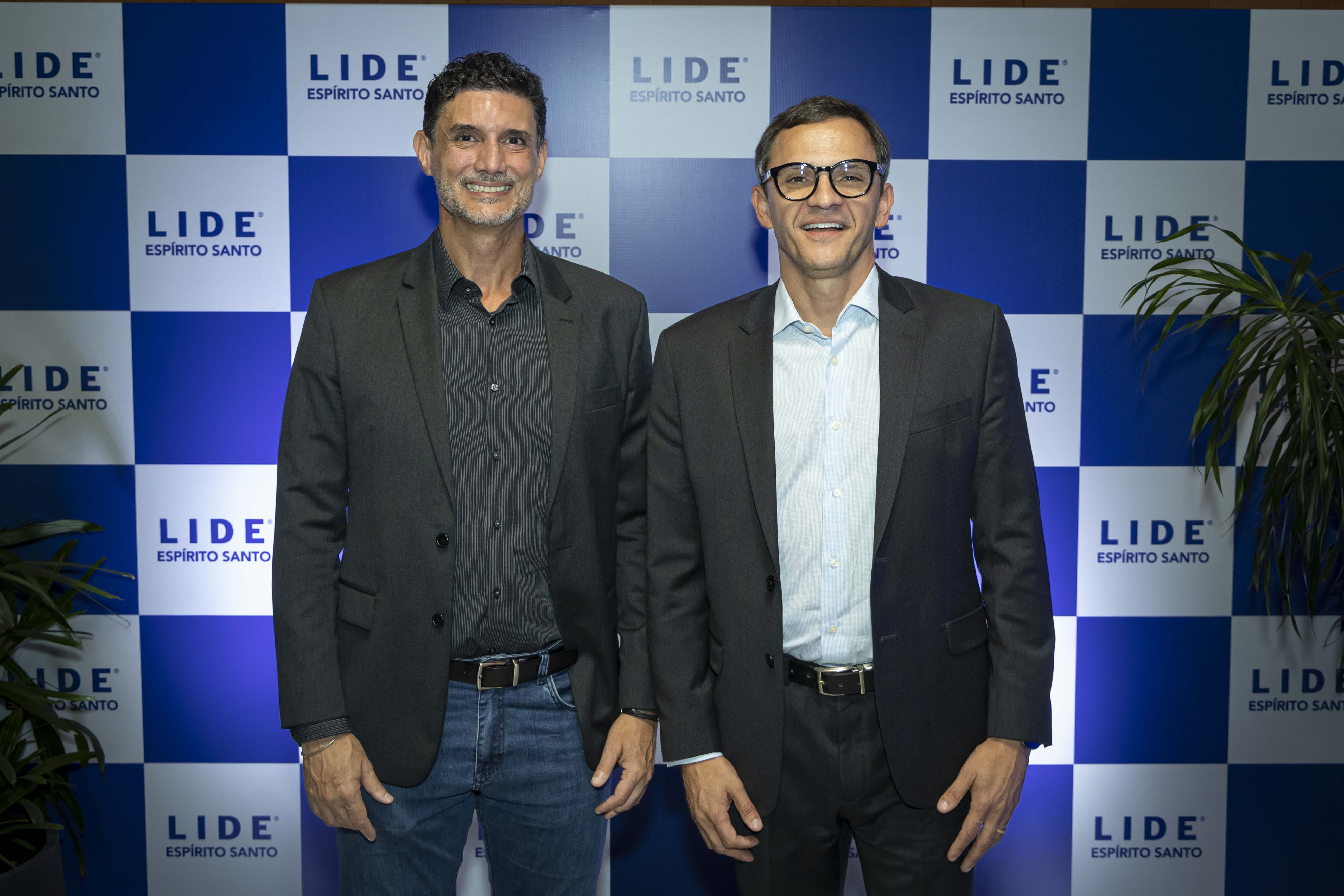 Juarez Gustavo Soares e Thiago Santos