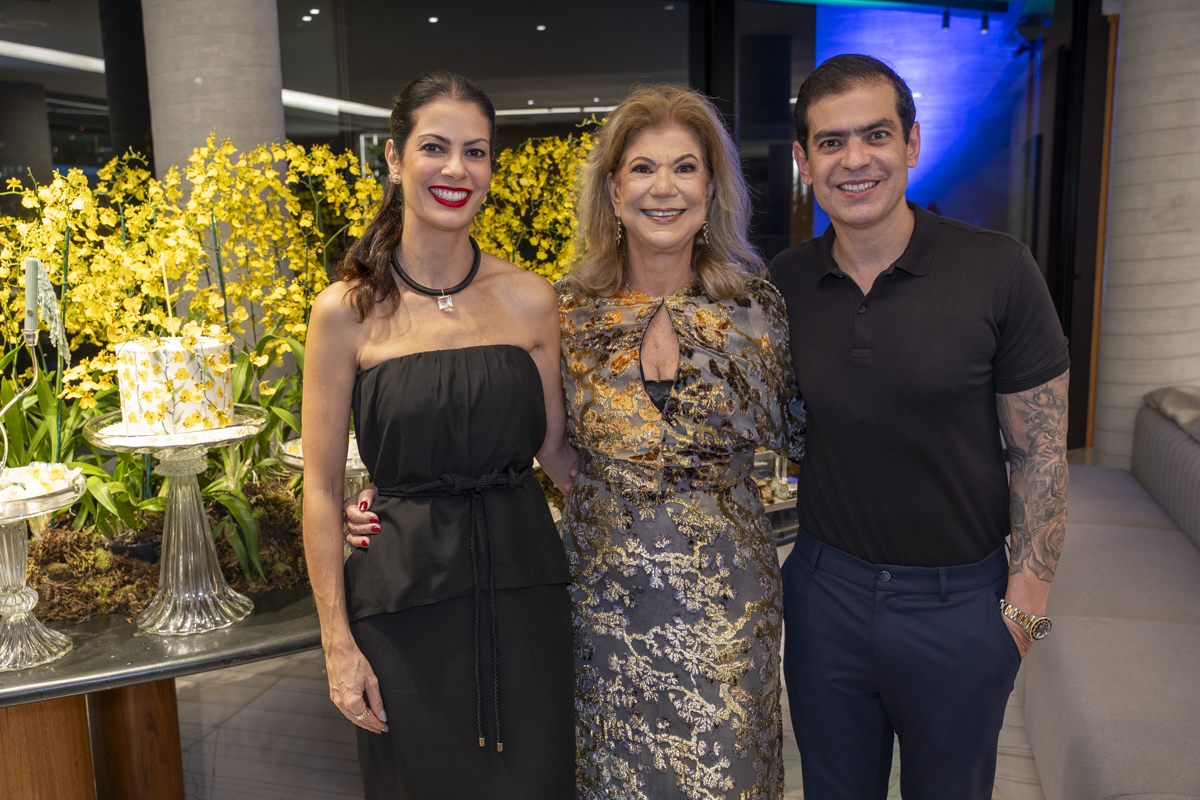 Valeria Lattufe e os filhos Laila e Scandar