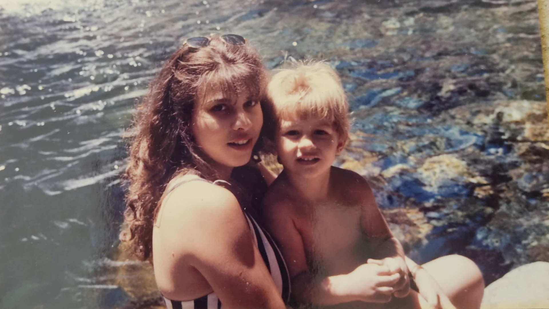 Herica Godoy e seu filho, Chay Suede, ainda na infância