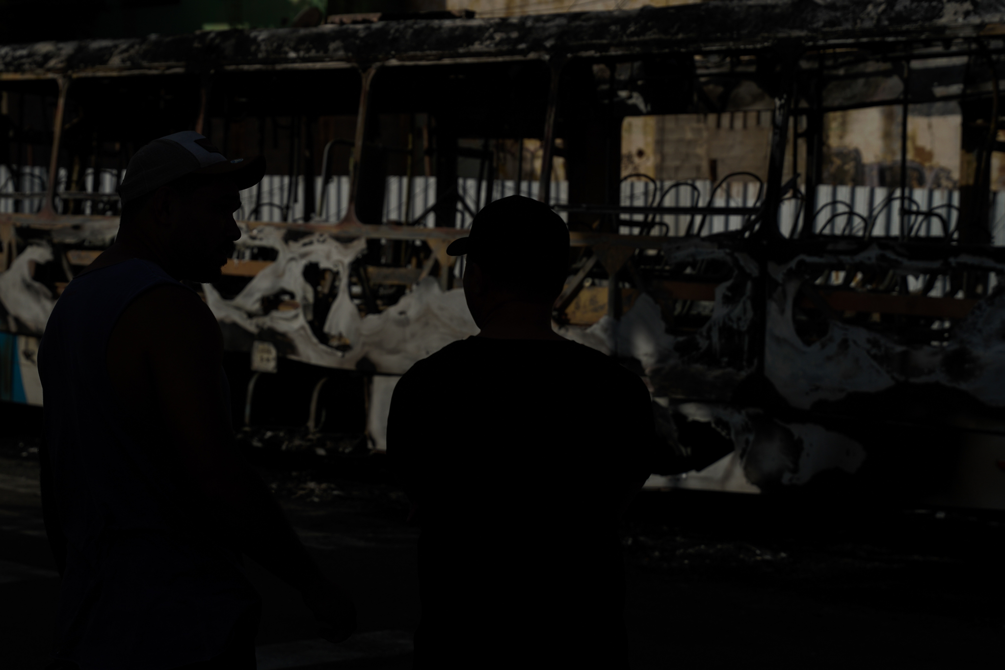 Ônibus incendiado no bairro Cobi de Cima, em Vila Velha