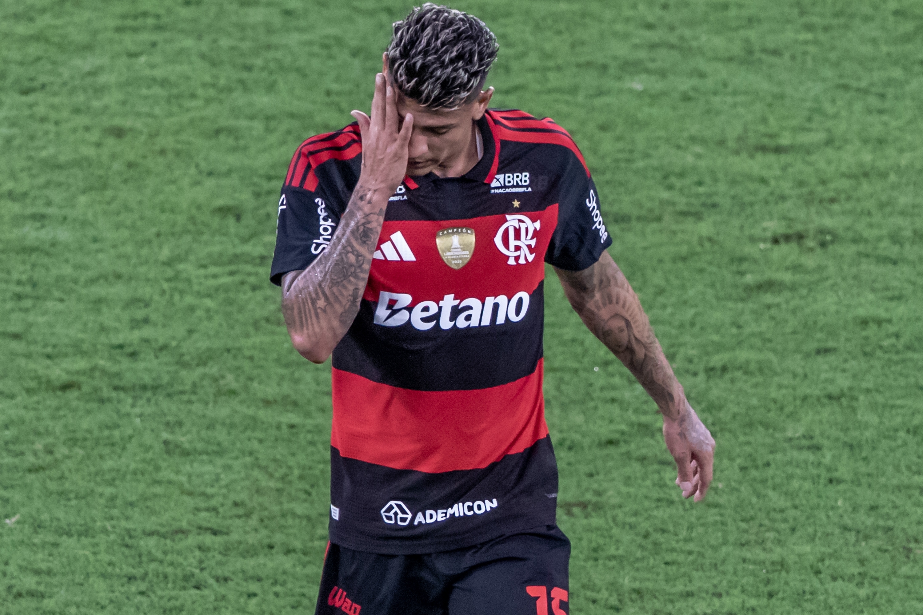 Carrascal passou esse tempo fora pelo Brasileirão porque o STJD aplicou dois jogos de suspensão pelo carrinho diante do Fluminense