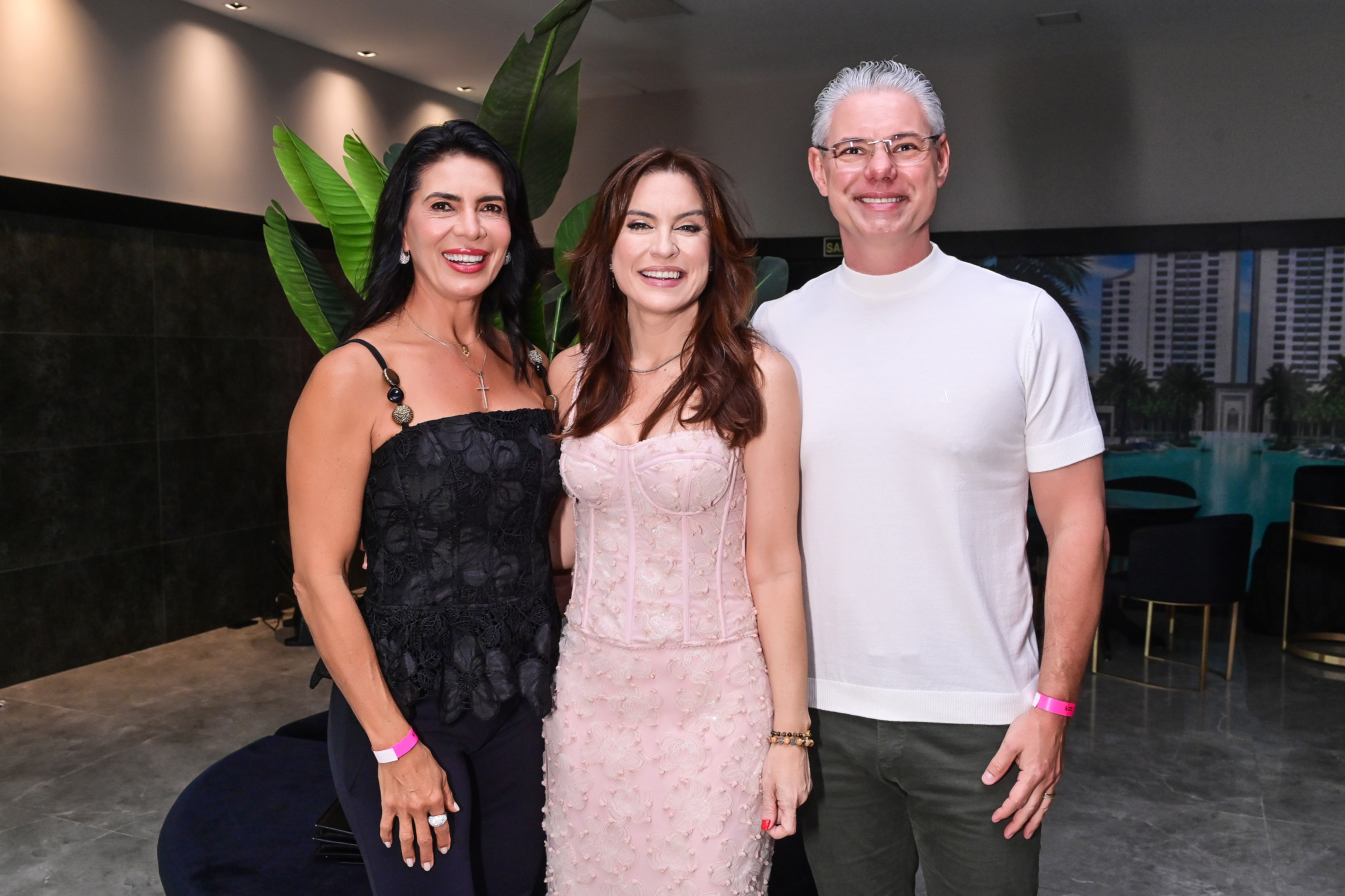 Fatima e Patrick Canal com Débora Veronez