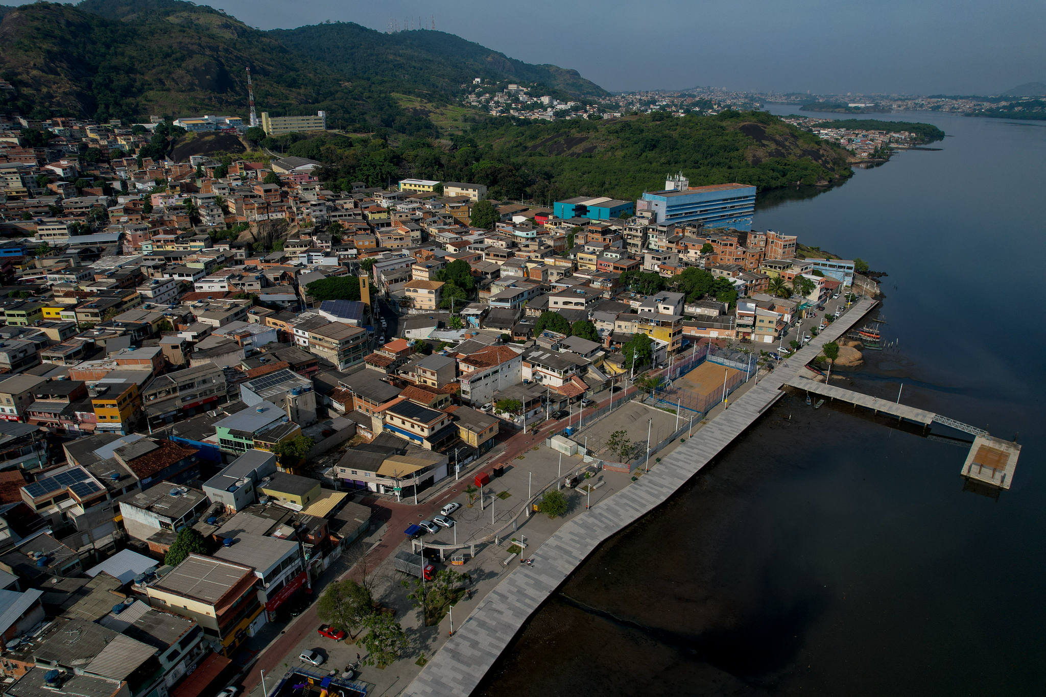 Nova Orla da Ilha das Caieiras e a passarela do bairro Resistência