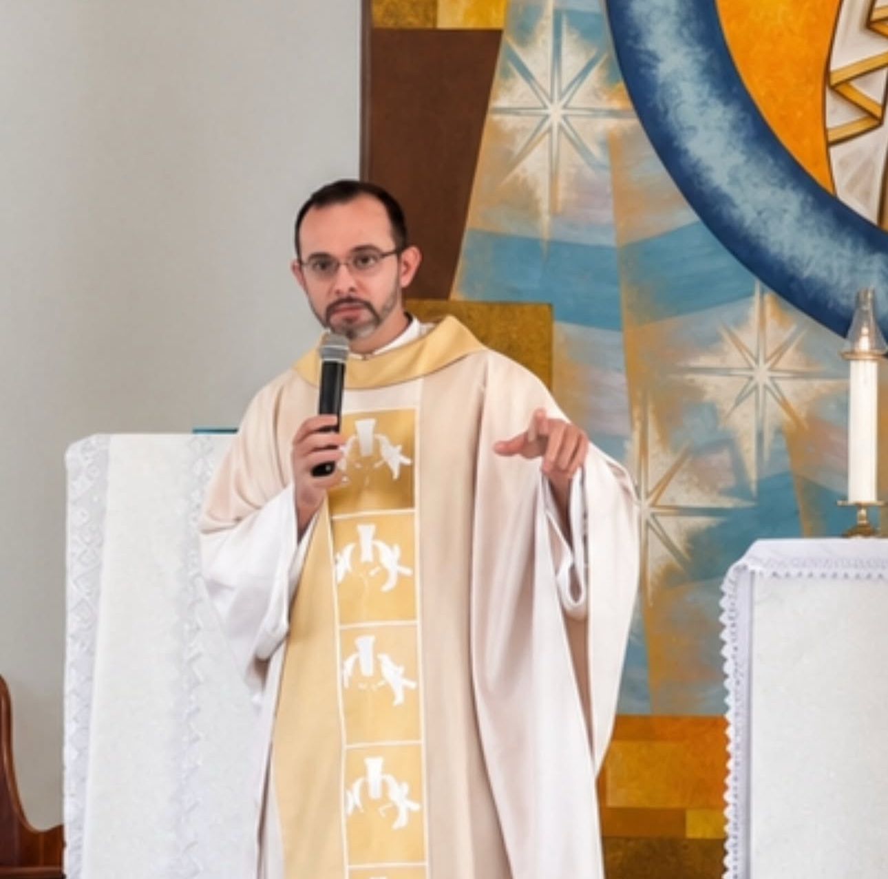 O padre Daniel Calil Mascalubo assumiu interinamente a paróquia de Meaípe