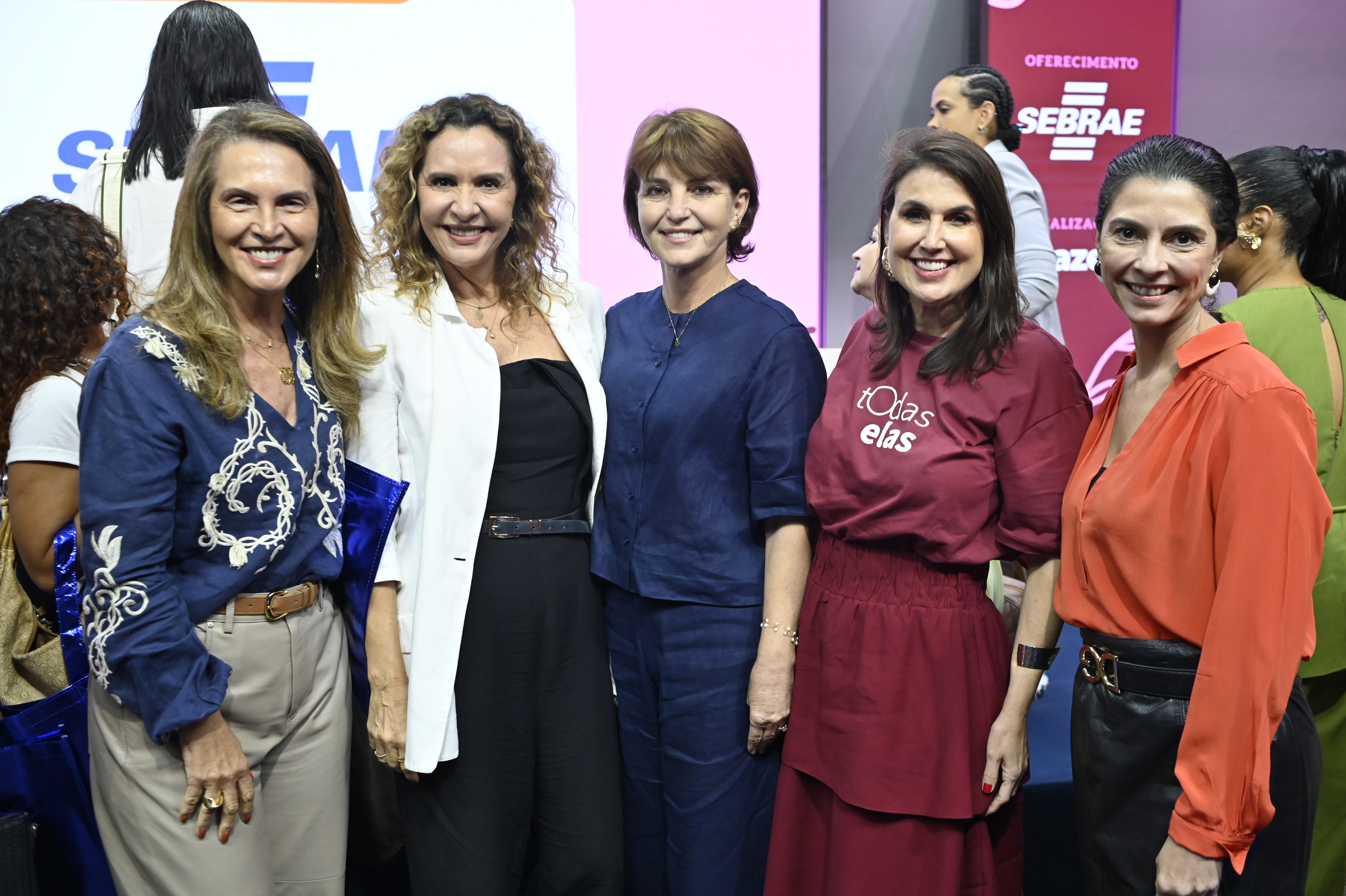 Denise Gazzinelli, Évany Gazzinelli, Solange Lube, Renata Rasseli e Maria Clara Mendonça Perim