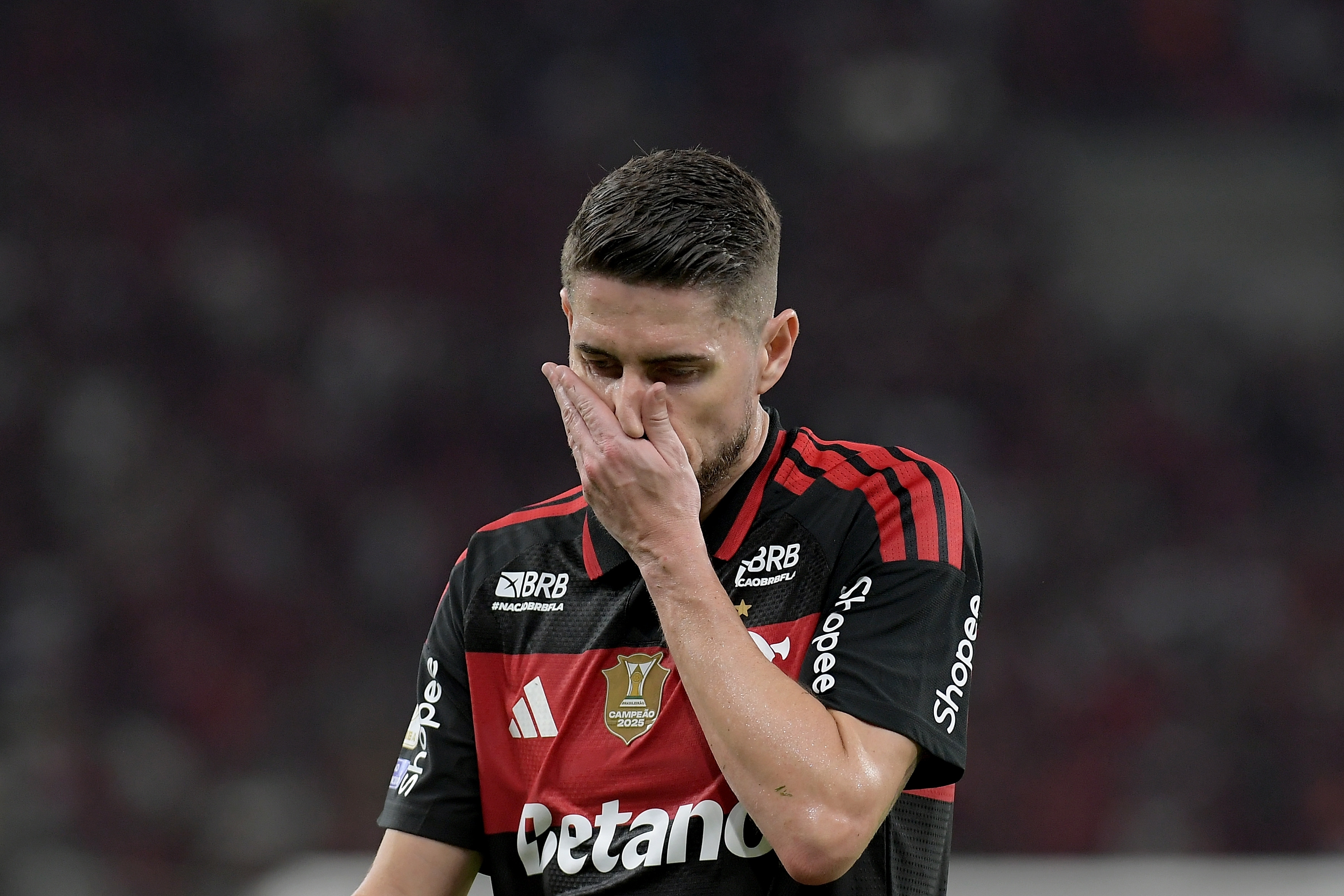Jorginho foi diagnosticado com uma fratura no dedão do pé direito