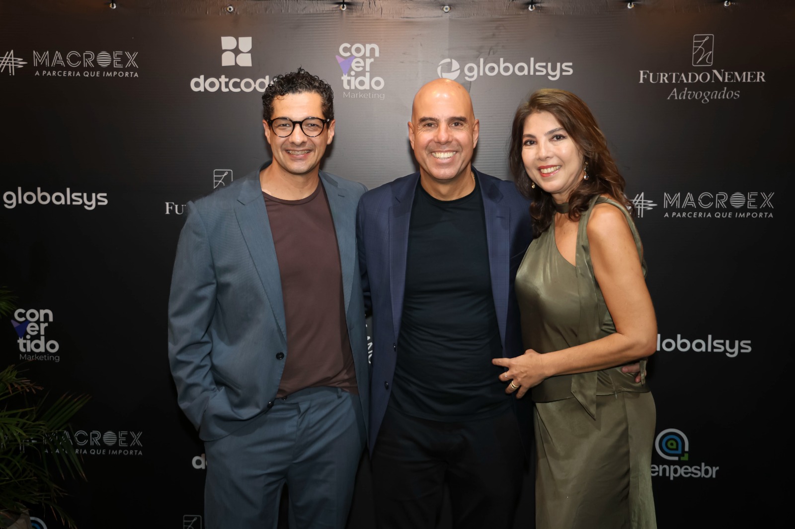 Alexandre Malta, presidente da Avenpes, recebeu Rogério Salume, secretário de Estado de Desenvolvimento e um dos fundadores da entidade, ao lado de Patricia Salume Meriguet