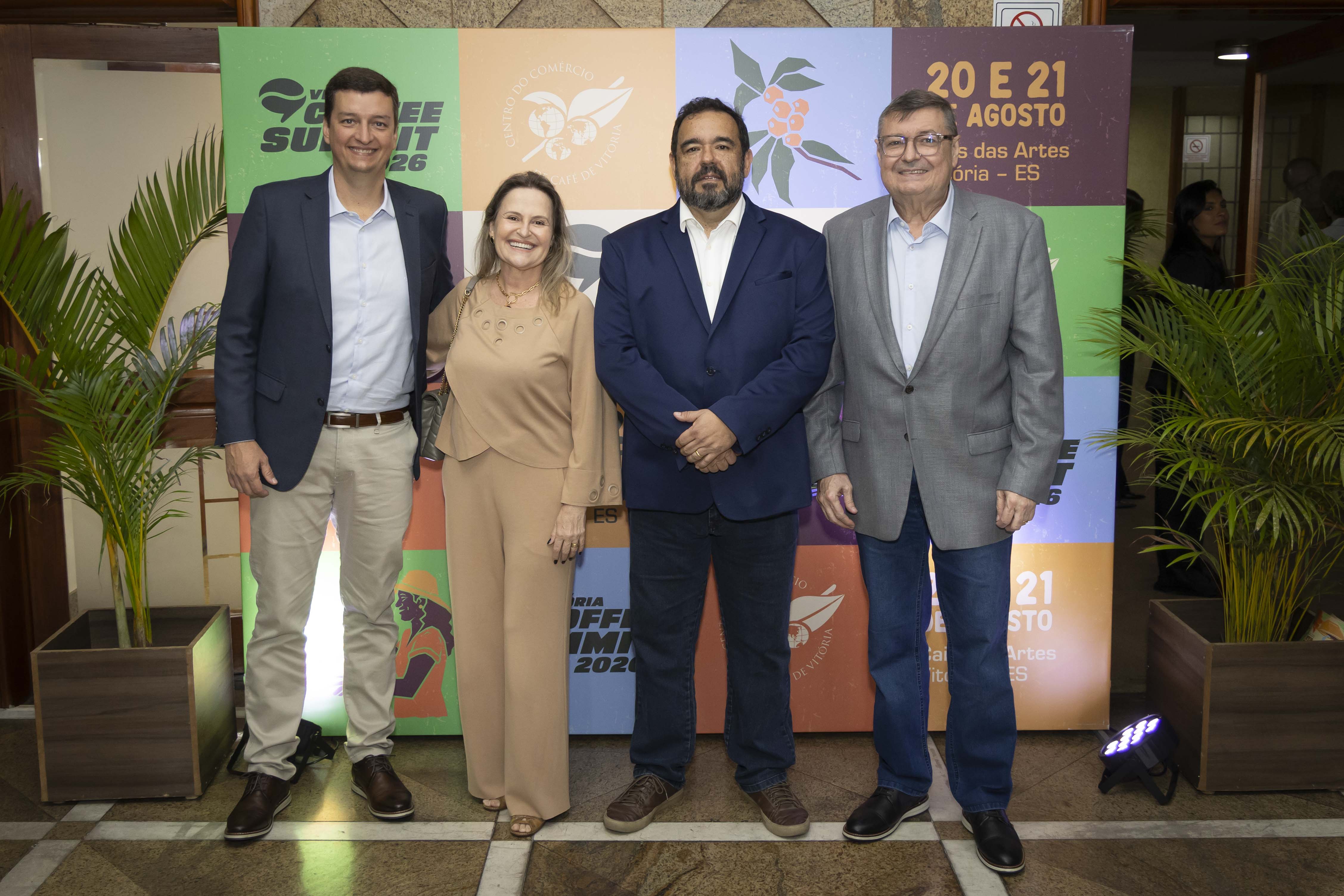 Michel Tesch, subsecretário de Estado de Desenvolvimento Rural, Claudia Nicchio, diretora secretária da CCCV, Fabrício Tristão, presidente do CCCV e Jorge Nicchio, vice-presidente do CCCV