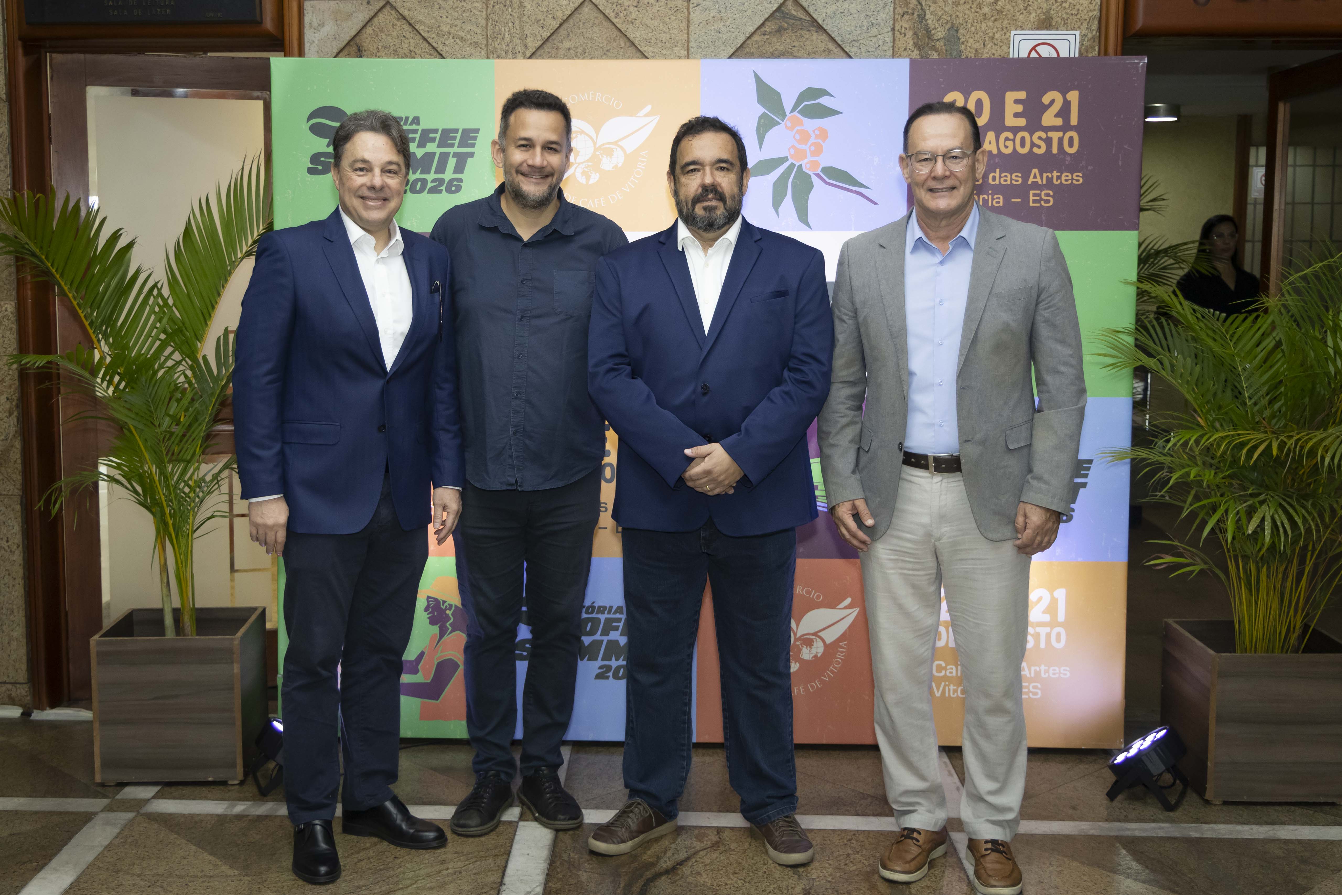 Marcus Magalhães, curador técnico do Vitória Coffee Summit 2026, Fabrício Noronha, secretário de Estado da Cultura, Fabrício Tristão, presidente do CCCV, e Enio Bergoli, secretário de Estado da Agricultura