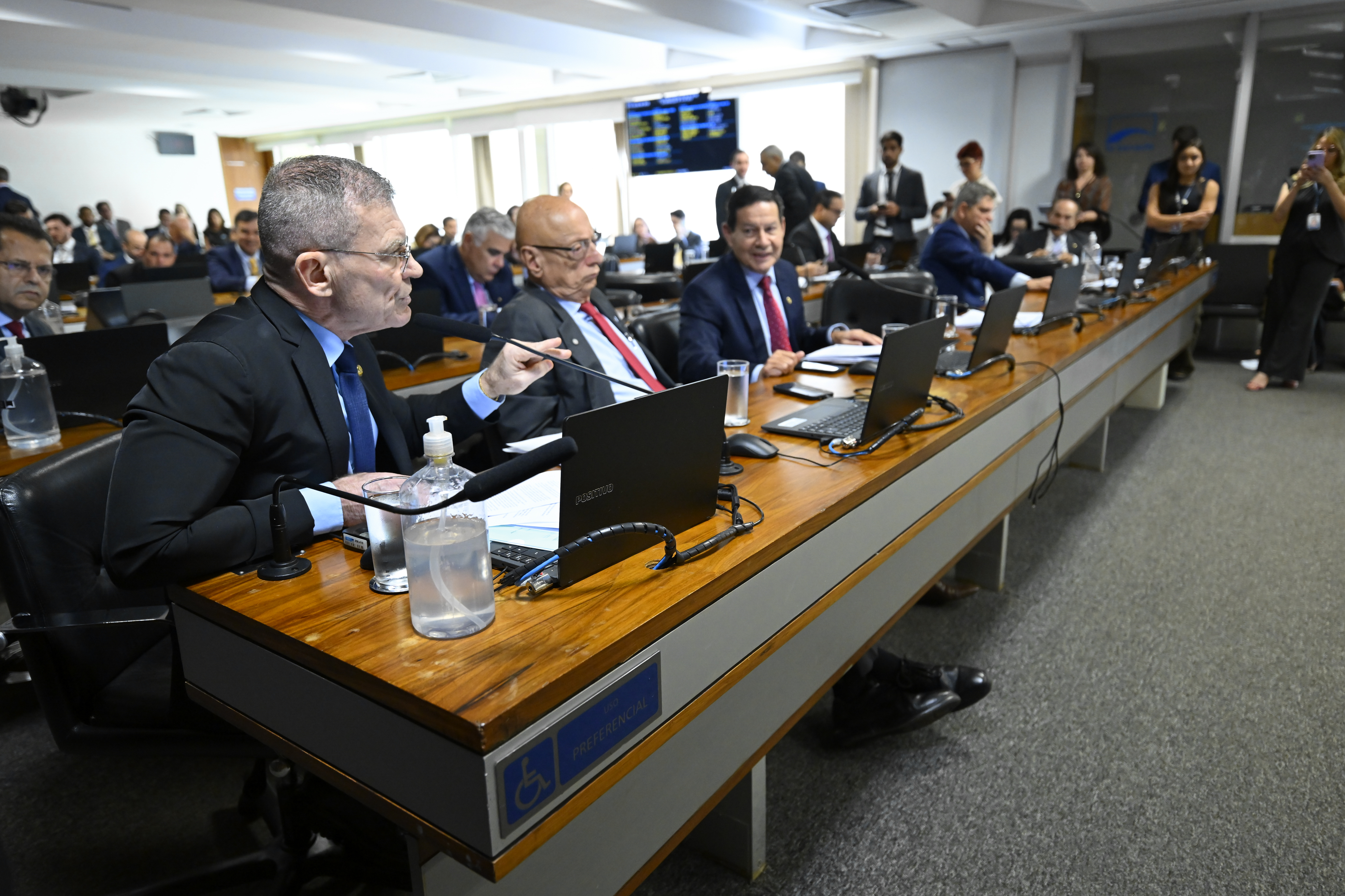 Sessão da Comissão de Constituição e Justiça do Senado