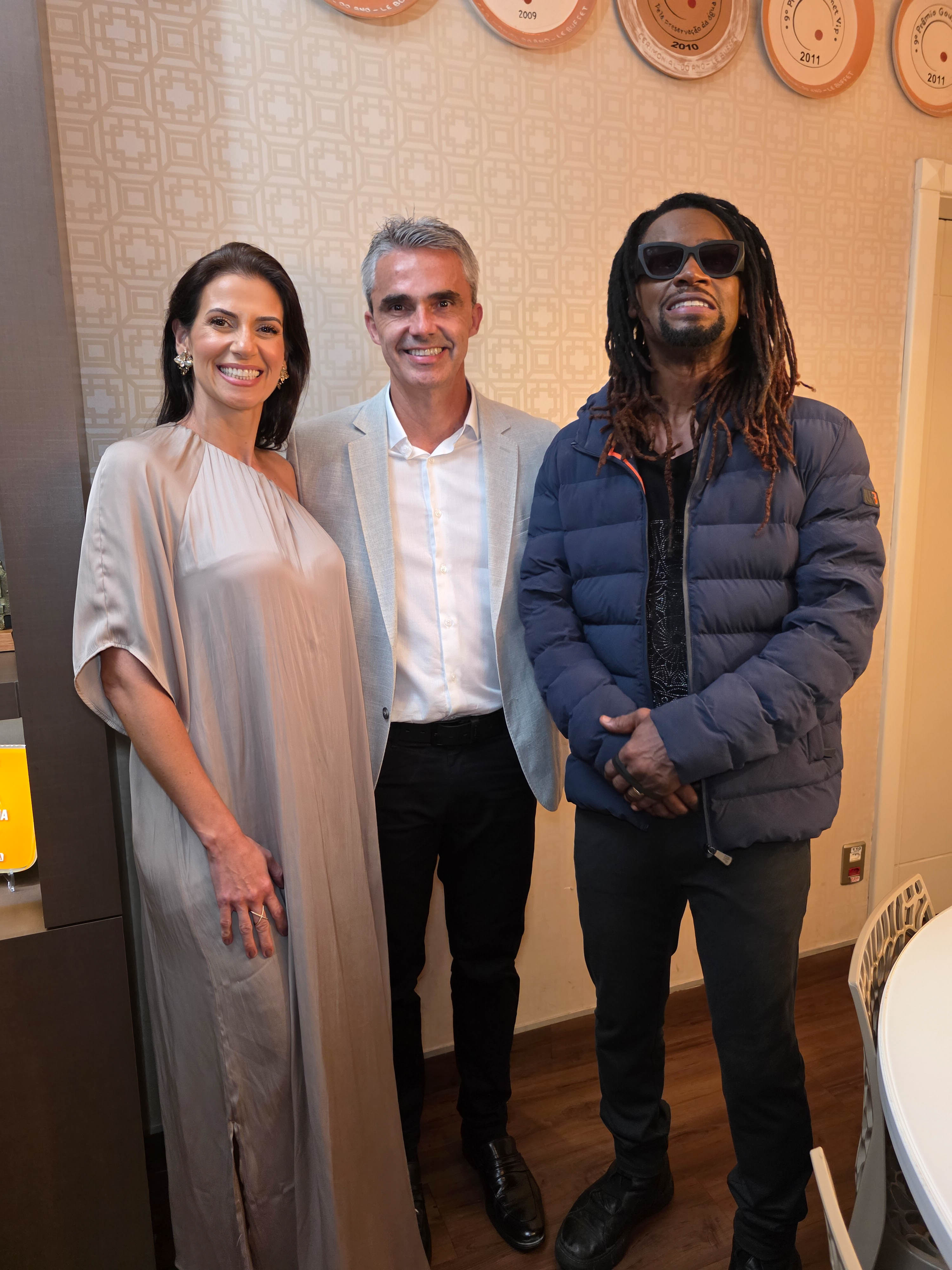 Talita e Bruno Passoni com Toni Garrido