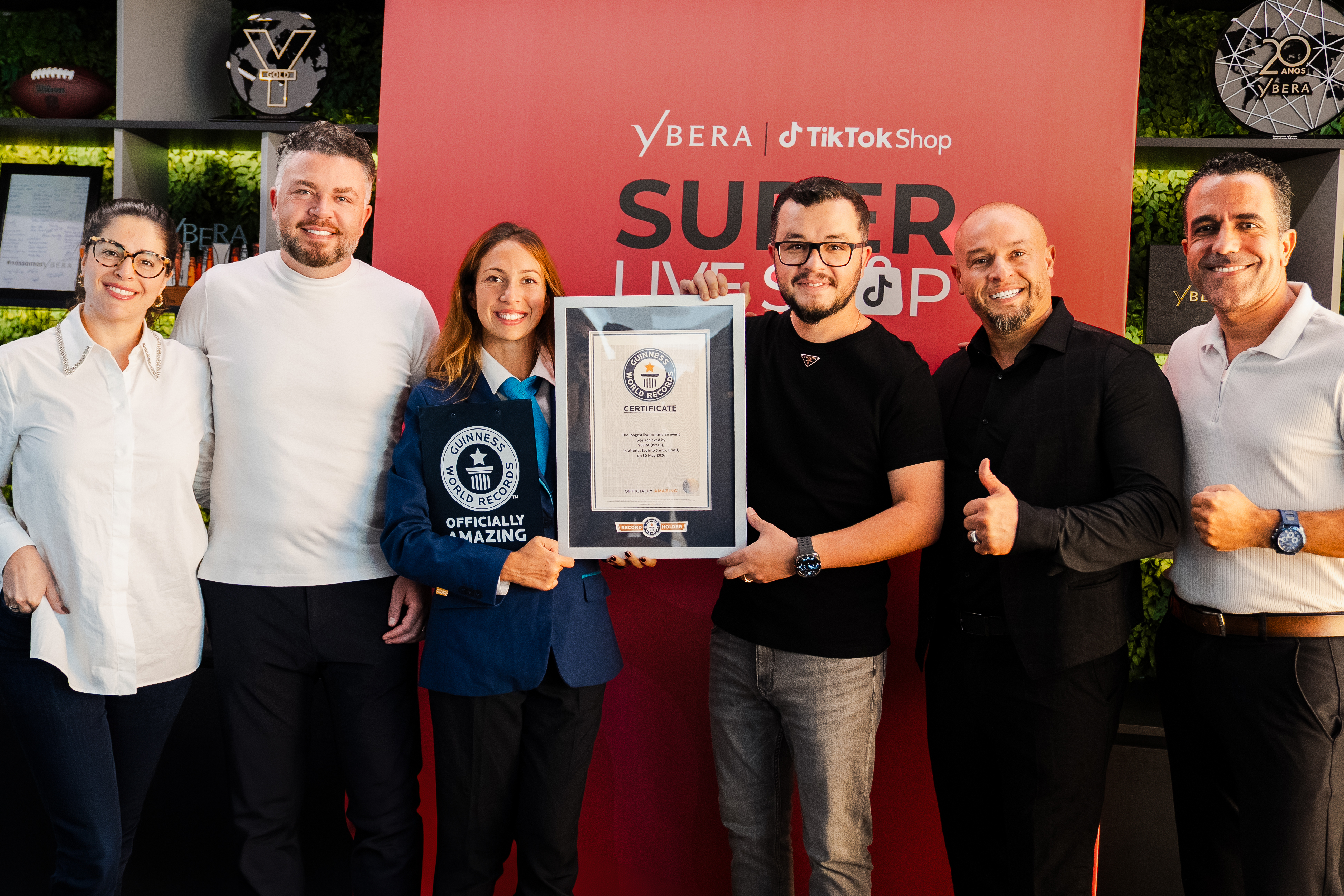 Sauana Alves (Fundadora e CVO), Johnathan Alves (Fundador e Presidente global), Camila Borenstain (Adjudicadora Oficial do Guinness World Records), Romulo Alves (Sócio e CCO), Djillali Chorfa (Sócio) e Vando Oliveira (CEO Brasil)