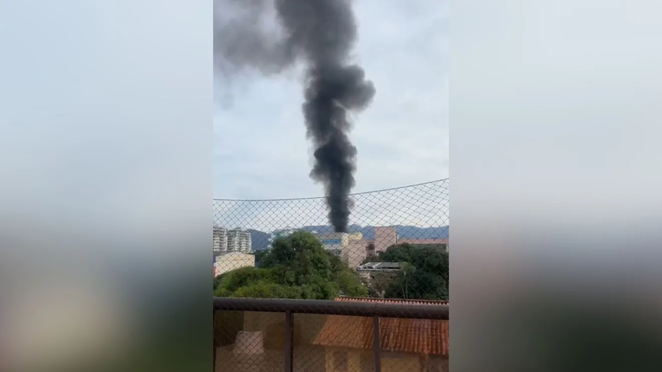 Helicópteros batem no ar, explodem e deixam mortos no Rio de Janeiro
