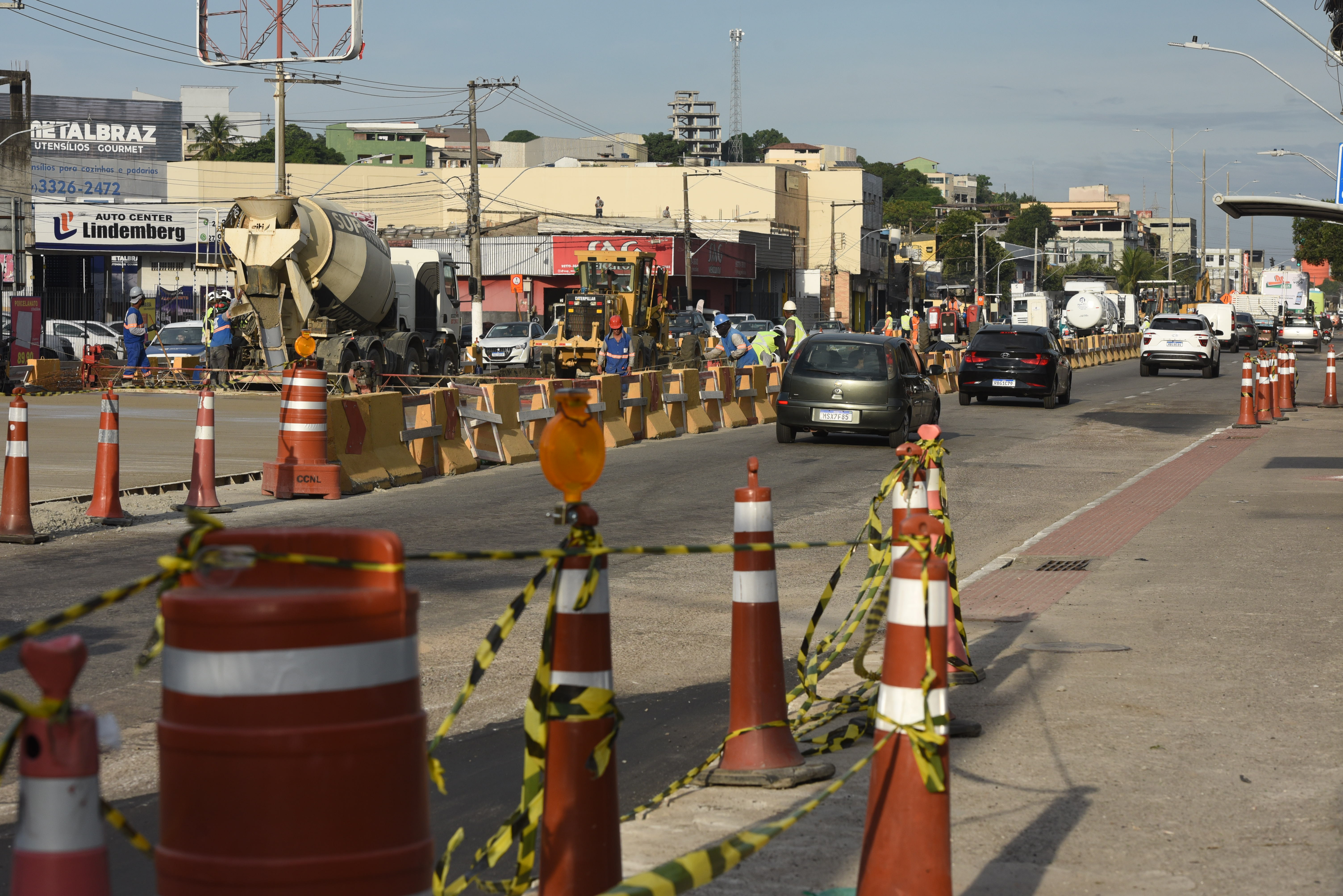 Obras do Transcol na Avenida Carlos Lindenberg, que fazem parte do projeto Expresso GV, um corredor exclusivo de ônibus (BRT)