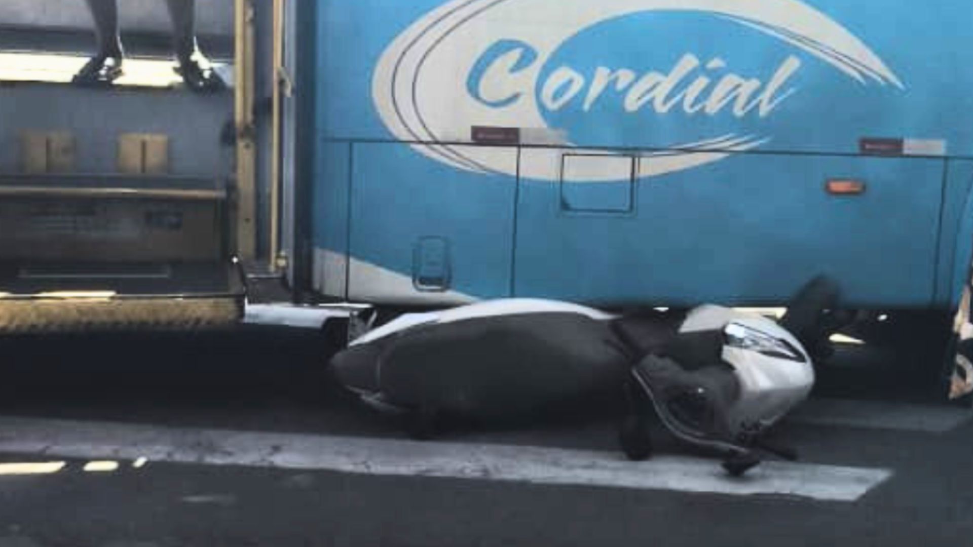 Motociclista fica ferida após colisão com ônibus em Aracruz