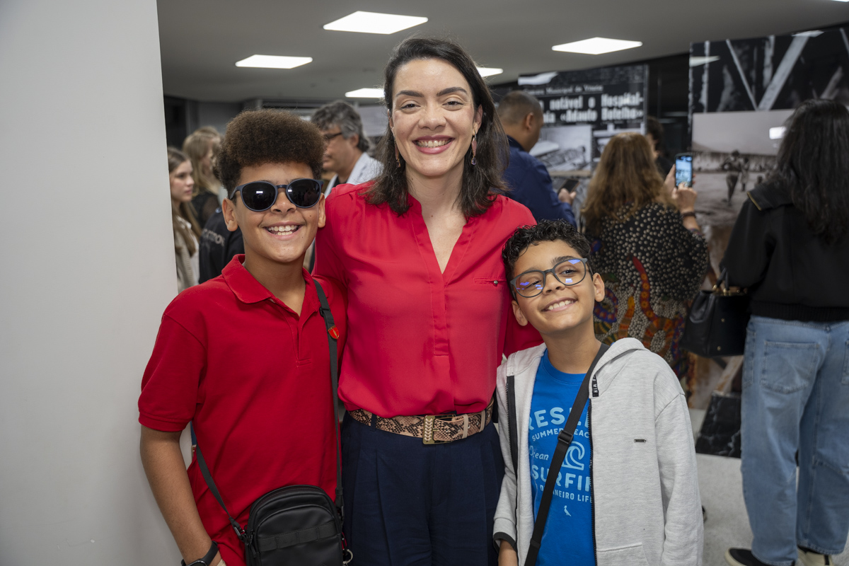 Marcela Bussinger e os filhos