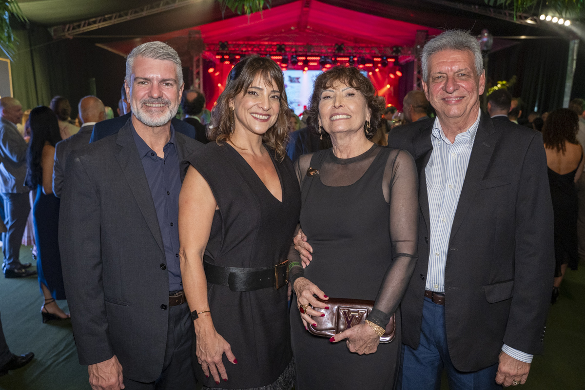 Sandro Carlesso e Renata Araújo, Neuza e Aristoteles Passos
