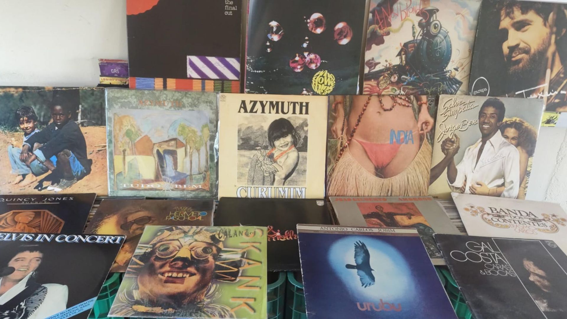 Colecionador do ES reúne 40 mil discos de vinil e leva formato para festas