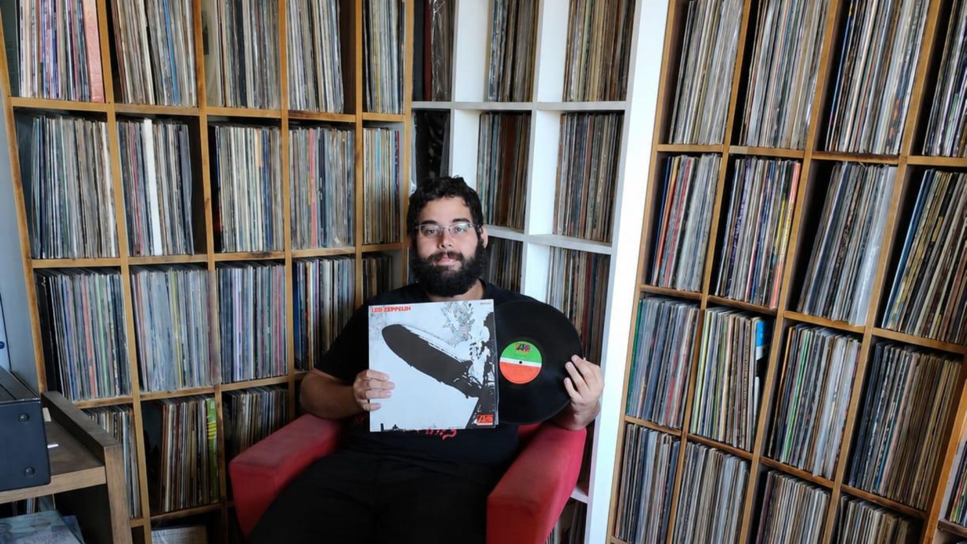 Bernardo Fonseca coleciona discos desde a infância, com mais de 40 mil exemplares na coleção.