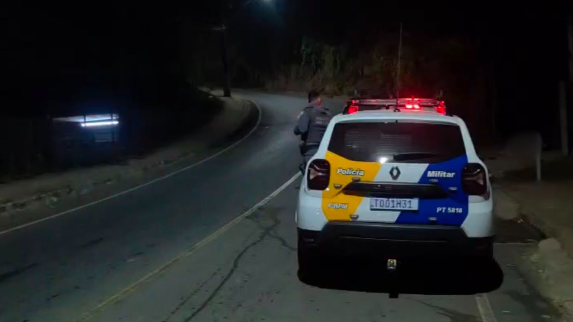 Acidente aconteceu na noite de domingo (5), no bairro Ayrton Senna