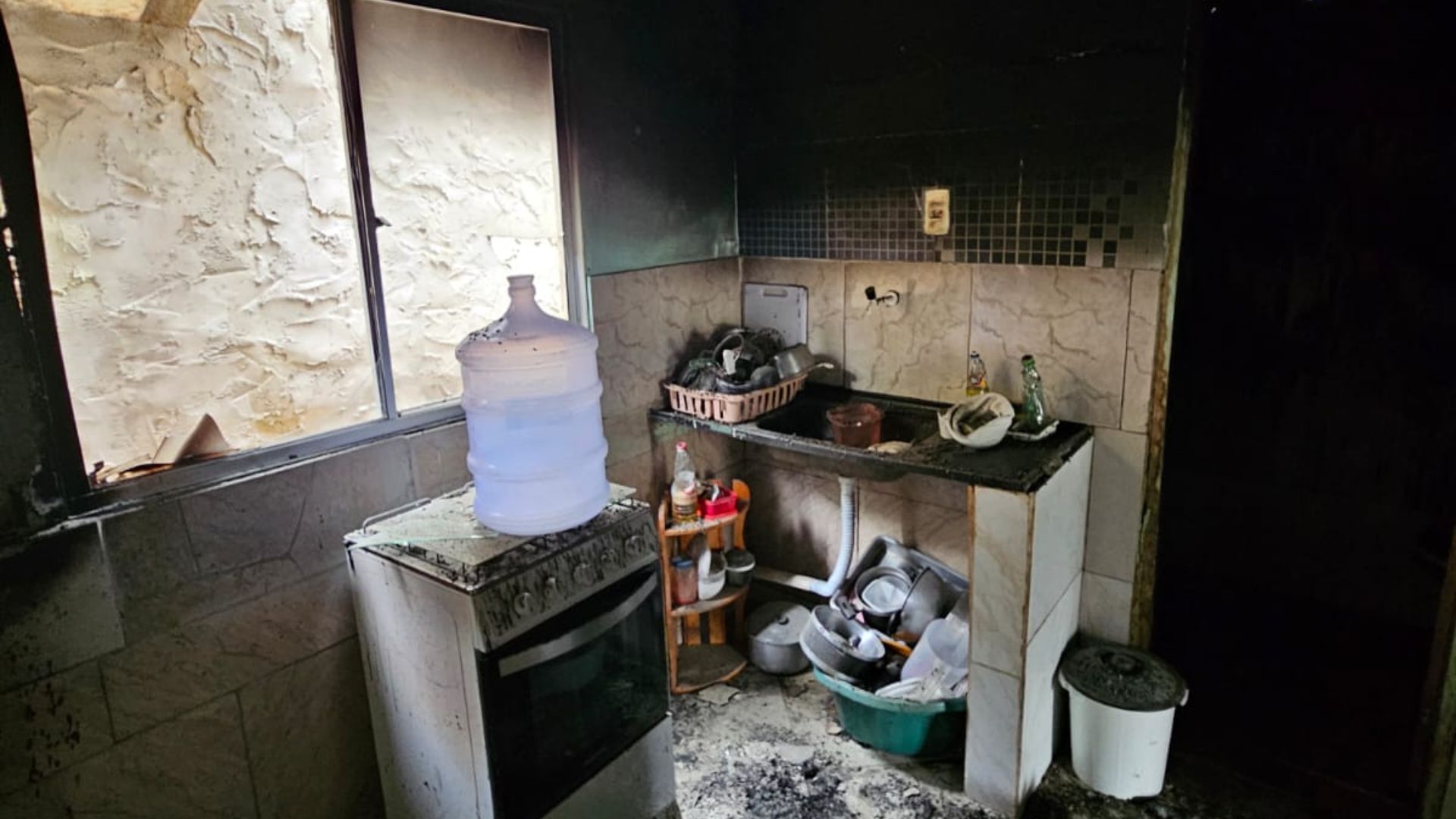 Aposentada perde tudo após incêndio em casa em Colatina